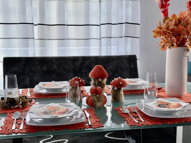 Gedeckter Frühstückstisch in der Ferienwohnung Thermenblick